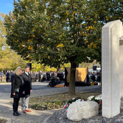 56 os megemlekezes34