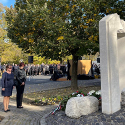 56 os megemlekezes37