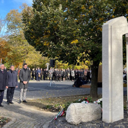 56 os megemlekezes41