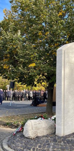 56 os megemlekezes42