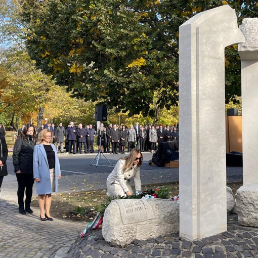 56 os megemlekezes44