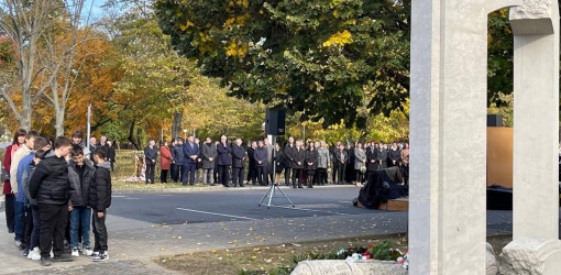 56 os megemlekezes48