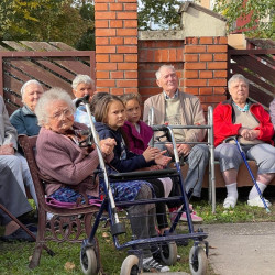 idosek vilagnapja a fenyes hazban2025