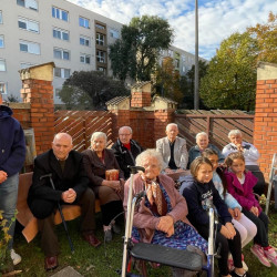 idosek vilagnapja a fenyes hazban2025