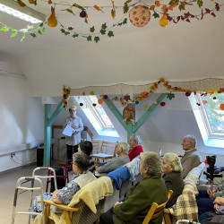 idosek vilagnapja a fenyes hazban2025