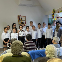 idosek vilagnapja a fenyes hazban2025