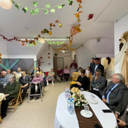 idosek vilagnapja a fenyes hazban2025