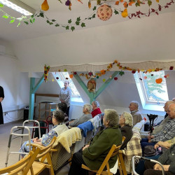 idosek vilagnapja a fenyes hazban2025