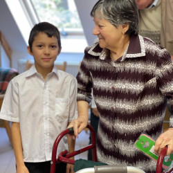 idosek vilagnapja a fenyes hazban2025