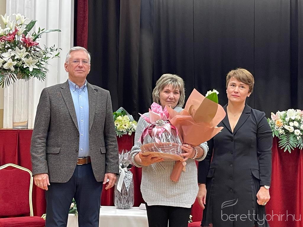 25 eves a berepo 35 1600 1000 100 wm right bottom 100 berettyohirlogowhitepng