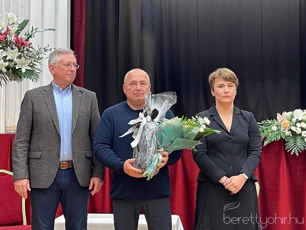 25 eves a berepo 41 1600 1000 100 wm right bottom 100 berettyohirlogowhitepng