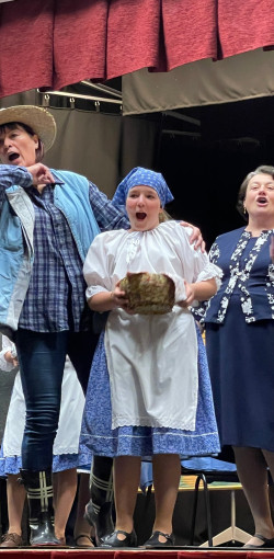 pajtaszinhazi eloadas berettyoujfaluban