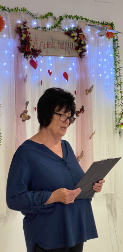 Az anyákat köszöntötték az idősek otthonában