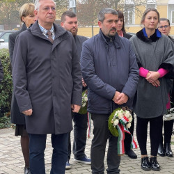 lehullottak a falevelek03