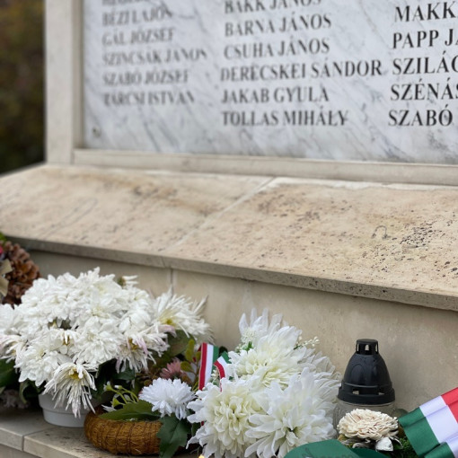 lehullottak a falevelek17