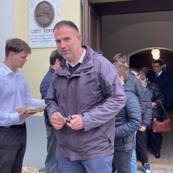 halaado istentisztelet117