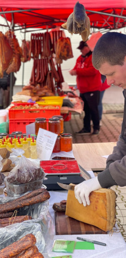 ujra tama termeloi vasar