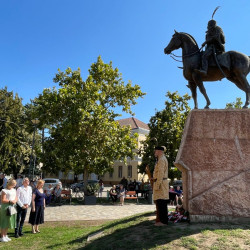 kadar vitezre emlekeztunk32