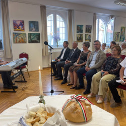 kiallitasmegnyito es kenyerszenteles06