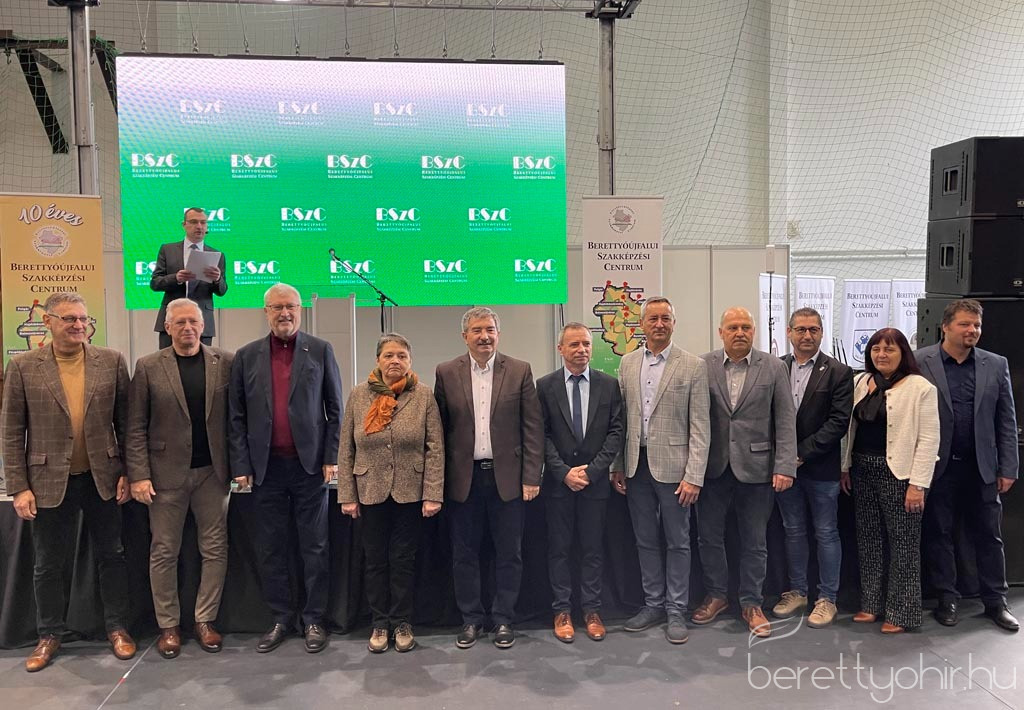 szakmatura035 1600 1000 100 wm right bottom 100 berettyohirlogowhitepng