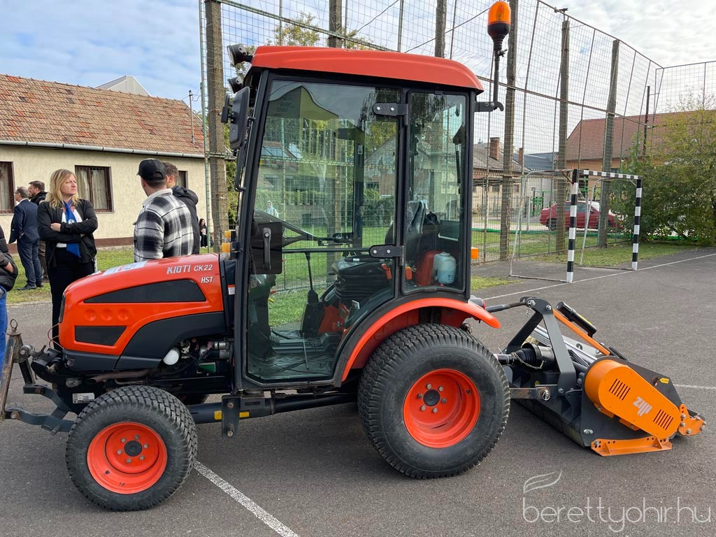 szakmatura107 1600 1000 100 wm right bottom 100 berettyohirlogowhitepng