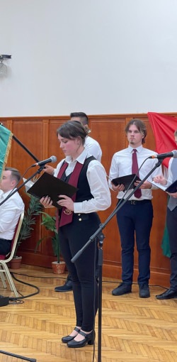 tisztelet a batraknak27