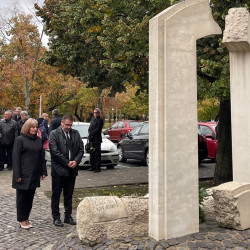 tisztelet a batraknak46
