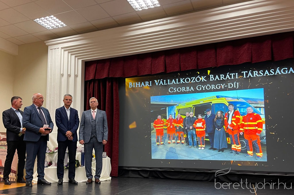 varos napja 2025053 1600 1000 100 wm right bottom 100 berettyohirlogowhitepng