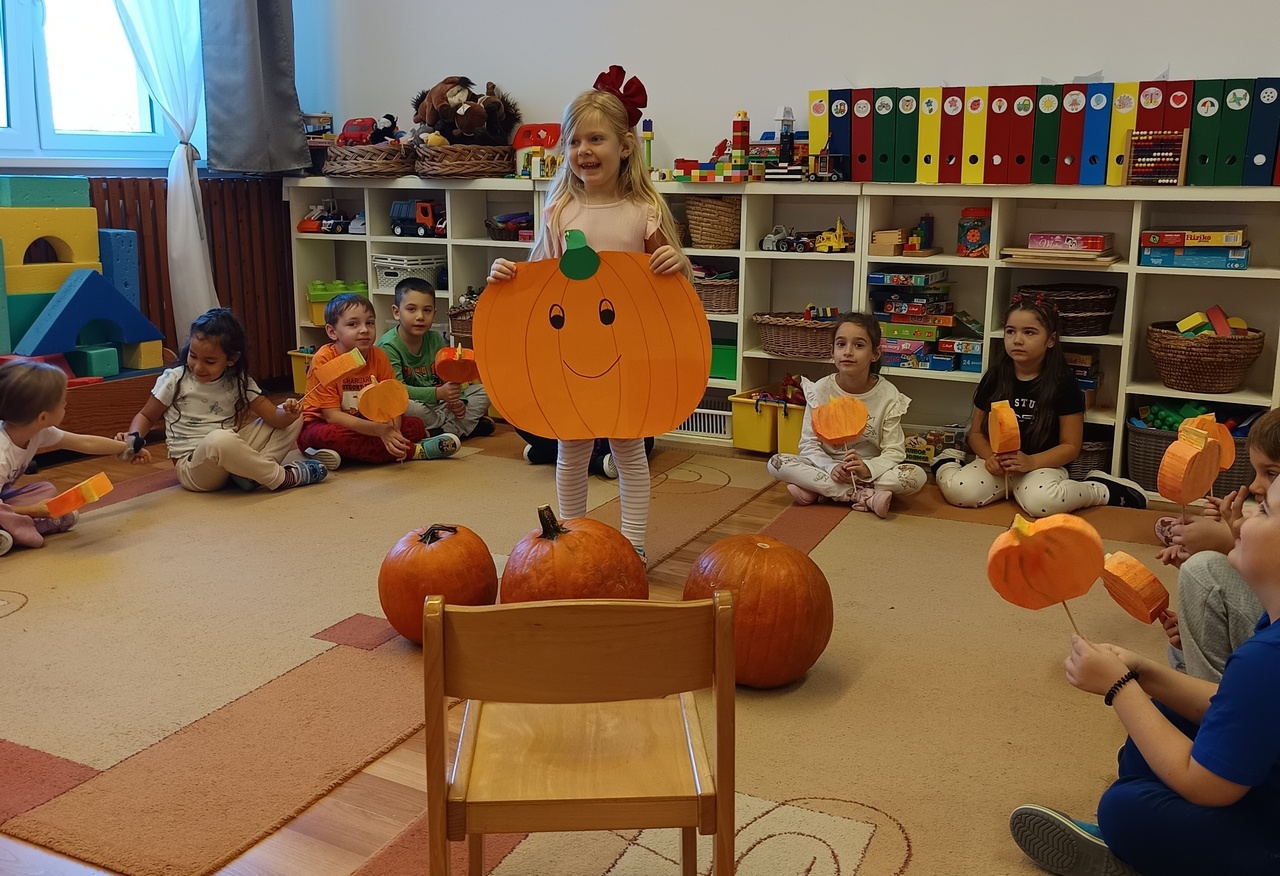 Toklampas fenye az oviban01