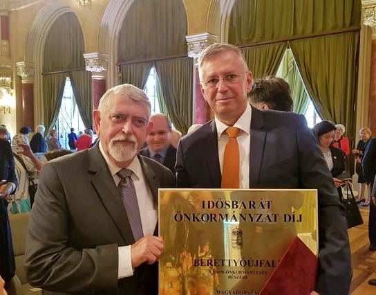 Idősbarát Önkormányzat díjat kapott Berettyóújfalu 03