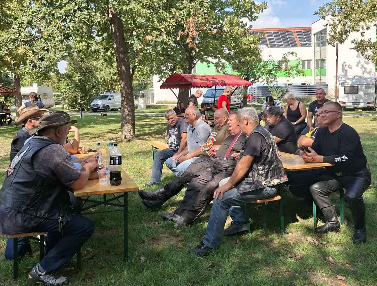 Motorosok a Bihar Termalligetben03